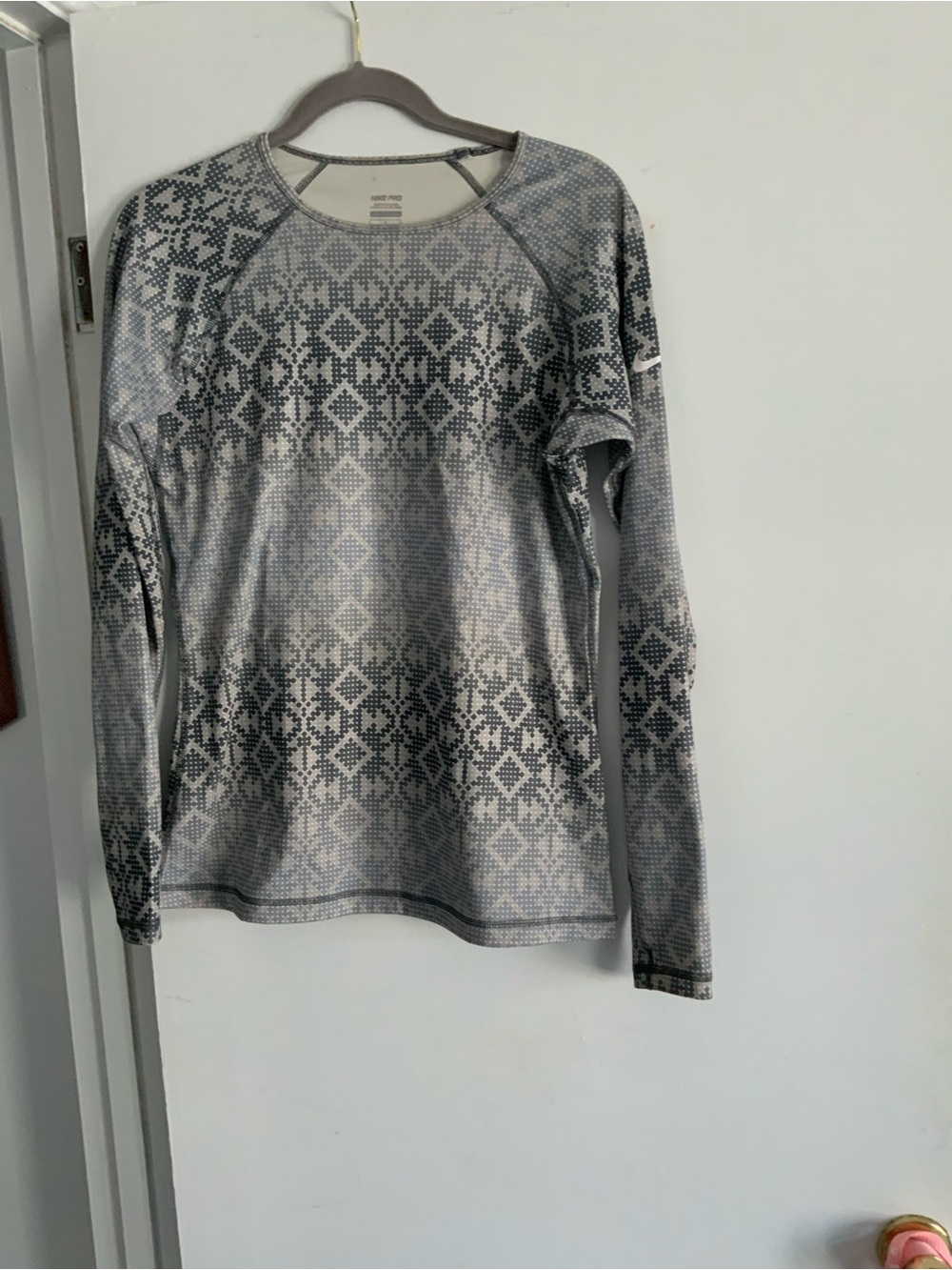 Nike Women's Gray Patterned Crew Neck Sweater